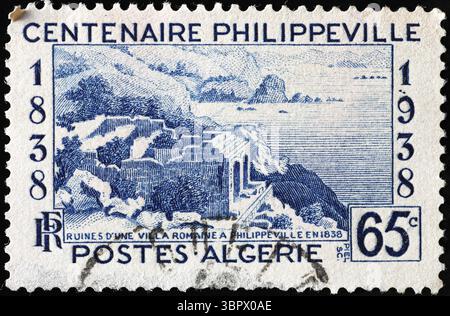 Ancienne ville de Skikda, anciennement Philippeville, sur timbre ancien Banque D'Images