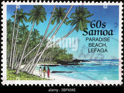 Belle plage tropicale sur timbre-poste de Samoa Banque D'Images
