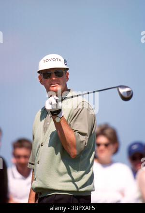 010722/ROYAL LYTHAM ST. ANNES, BLACKPOOL, UK/PHOTO MARK NEWCOMBE/THE OPEN CHAMPIONSHIP Sandy Lyle Picture credit : Mark Newcombe / visions in Golf L'Open Championship 2001, la 130e édition de la plus ancienne majeure du golf, s'est tenue du 19 au 22 juillet 2001 au Royal Lytham & St Annes Golf Club de Lytham St Annes, Angleterre. Banque D'Images