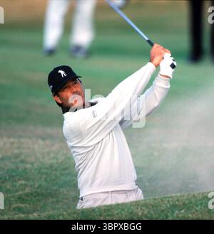 010722 ROYAL LYTHAM ST. ANNES, BLACKPOOL, UK/ PHOTO MARK NEWCOMBE/ THE OPEN CHAMPIONSHIP 2001 Seve Ballesteros crédit photo : Mark Newcombe / visions in Golf L'Open Championship 2001, la 130e édition de la plus ancienne majeure du golf, s'est tenue du 19 au 22 juillet 2001 au Royal Lytham & St Annes Golf Club de Lytham St Annes, Angleterre. Banque D'Images