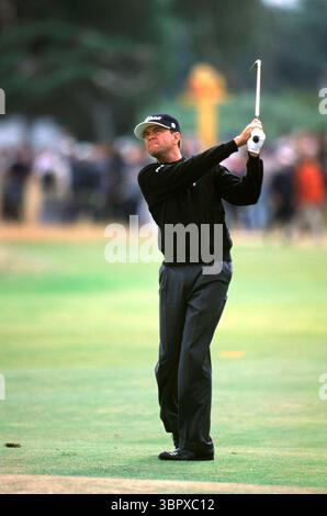 010722/ROYAL LYTHAM ST. ANNES, BLACKPOOL, UK/PHOTO MARK NEWCOMBE/THE OPEN CHAMPIONSHIP DAVIS LOVE III OPEN 2001 ROYAL LYTHAM ST. ANNES GOLF CLUB, BLACKPOOL, LANCASHIRE, Royaume-Uni JUILLET 2001 crédit photo : Mark Newcombe / visions in Golf L'Open Championship 2001, la 130e édition de la plus ancienne majeure du golf, s'est tenue du 19 au 22 juillet 2001 au Royal Lytham & St Annes Golf Club à Lytham St Annes, Angleterre. Banque D'Images
