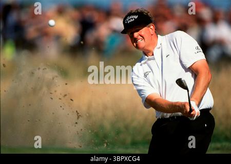 010722 ROYAL LYTHAM ST. ANNES, BLACKPOOL, UK/ PHOTO MARK NEWCOMBE/ THE OPEN CHAMPIONSHIP 2001 COLIN MONTGOMERIE crédit photo : Mark Newcombe / visions in Golf L'Open Championship 2001, la 130e édition de la plus ancienne majeure du golf, s'est tenue du 19 au 22 juillet 2001 au Royal Lytham & St Annes Golf Club de Lytham St Annes, Angleterre. Banque D'Images