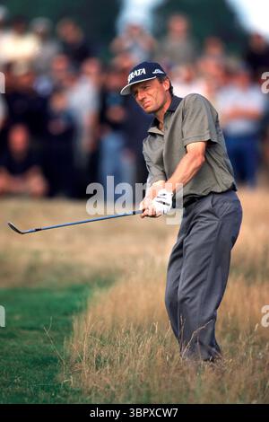 010722/ROYAL LYTHAM ST. ANNES, BLACKPOOL, UK/PHOTO MARK NEWCOMBE/THE OPEN CHAMPIONSHIP BERNHARD LANGER OPEN 2001 ROYAL LYTHAM ST. ANNES GOLF CLUB, BLACKPOOL, LANCASHIRE, Royaume-Uni JUILLET 2001 crédit photo : Mark Newcombe / visions in Golf L'Open Championship 2001, la 130e édition de la plus ancienne majeure du golf, s'est tenue du 19 au 22 juillet 2001 au Royal Lytham & St Annes Golf Club à Lytham St Annes, Angleterre. Banque D'Images
