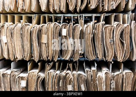 Hanovre, Allemagne. 09 juillet 2025. Les dossiers fonciers sont conservés dans une salle d'archives du tribunal local de Hanovre. Crédit : Michael Matthey/dpa/Alamy Live News Banque D'Images