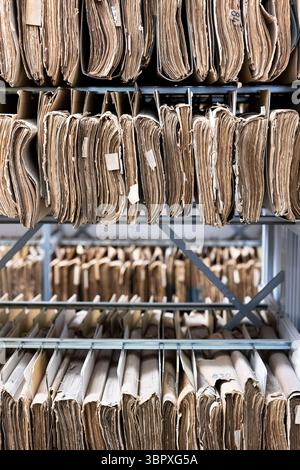 Hanovre, Allemagne. 09 juillet 2025. Les dossiers fonciers sont conservés dans une salle d'archives du tribunal local de Hanovre. Crédit : Michael Matthey/dpa/Alamy Live News Banque D'Images