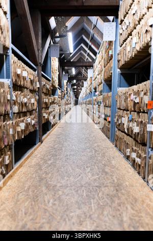Hanovre, Allemagne. 09 juillet 2025. Les dossiers fonciers sont conservés dans une salle d'archives du tribunal local de Hanovre. Crédit : Michael Matthey/dpa/Alamy Live News Banque D'Images