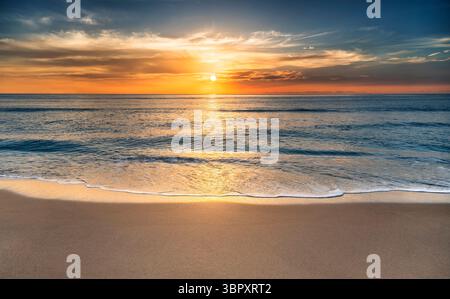 Soleil levant au-dessus de l'océan et Delray Beach Banque D'Images
