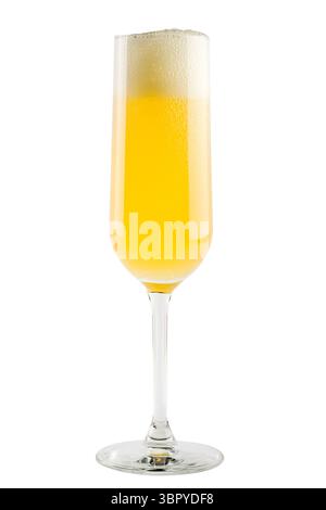 cocktail de champagne jaune avec mousse isolé sur blanc Banque D'Images