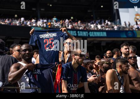 East Rutherford, New Jersey, États-Unis. 9 juillet 2025. 77 542 spectateurs ont assisté à la Coupe du monde des clubs FIFA 2025 : match de demi-finale entre le Real Madrid et le Paris Saint-Germain au MetLife Stadium à East Rutherford, New Jersey, États-Unis, le 9 juillet 2025. Le PSG a gagné 4-0 et a progressé jusqu'à la finale contre le Chelsea FC. (Crédit image : © Lev Radin/Pacific Press via ZUMA Press Wire) USAGE ÉDITORIAL SEULEMENT ! Non destiné à UN USAGE commercial ! Banque D'Images