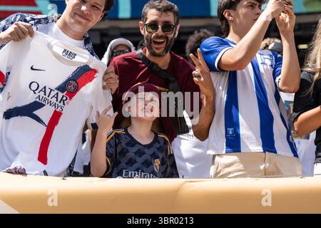 East Rutherford, New Jersey, États-Unis. 9 juillet 2025. 77 542 spectateurs ont assisté à la Coupe du monde des clubs FIFA 2025 : match de demi-finale entre le Real Madrid et le Paris Saint-Germain au MetLife Stadium à East Rutherford, New Jersey, États-Unis, le 9 juillet 2025. Le PSG a gagné 4-0 et a progressé jusqu'à la finale contre le Chelsea FC. (Crédit image : © Lev Radin/Pacific Press via ZUMA Press Wire) USAGE ÉDITORIAL SEULEMENT ! Non destiné à UN USAGE commercial ! Banque D'Images