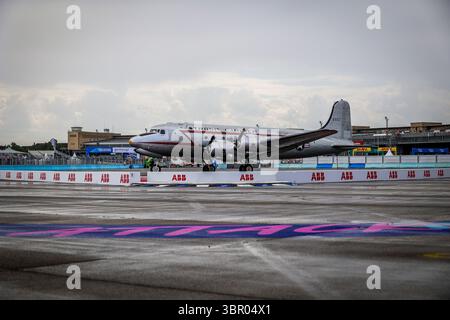 Berlin, Allemagne. 10 juillet 2025. Ambiance piste ambiance pendant l'ePrix de Berlin, 13e et 15e manche du Championnat du monde ABB FIA de formule E 2024-25, sur le circuit de Tempelhof Airport Street du 11 au 13 juillet 2025 à Berlin, Allemagne - photo Paulo Maria/DPPI crédit : DPPI Media/Alamy Live News Banque D'Images
