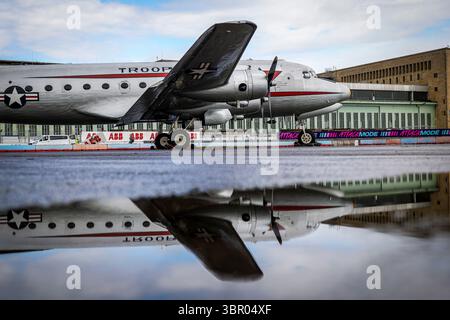 Berlin, Allemagne. 10 juillet 2025. Ambiance piste ambiance pendant l'ePrix de Berlin, 13e et 15e manche du Championnat du monde ABB FIA de formule E 2024-25, sur le circuit de Tempelhof Airport Street du 11 au 13 juillet 2025 à Berlin, Allemagne - photo Paulo Maria/DPPI crédit : DPPI Media/Alamy Live News Banque D'Images