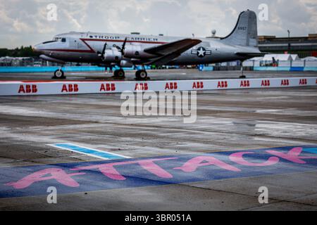 Berlin, Allemagne. 10 juillet 2025. Ambiance piste ambiance pendant l'ePrix de Berlin, 13e et 15e manche du Championnat du monde ABB FIA de formule E 2024-25, sur le circuit de Tempelhof Airport Street du 11 au 13 juillet 2025 à Berlin, Allemagne - photo Paulo Maria/DPPI crédit : DPPI Media/Alamy Live News Banque D'Images