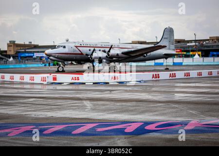 Berlin, Allemagne. 10 juillet 2025. Ambiance piste ambiance pendant l'ePrix de Berlin, 13e et 15e manche du Championnat du monde ABB FIA de formule E 2024-25, sur le circuit de Tempelhof Airport Street du 11 au 13 juillet 2025 à Berlin, Allemagne - photo Paulo Maria/DPPI crédit : DPPI Media/Alamy Live News Banque D'Images