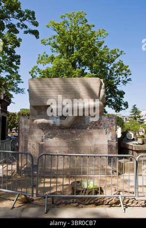 France. Ile de France. Paris. Cimetière du Père Lachaise. Oscar Wilde grave Banque D'Images