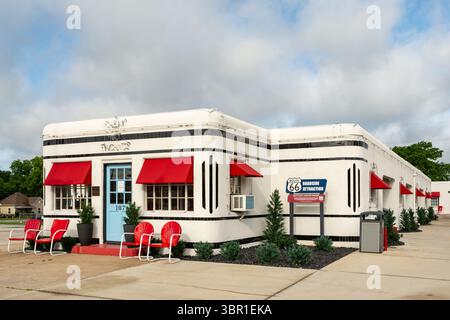 Carthage, Missouri, États-Unis - 18 juin 2025 - le motel historique Boots court, construit en 1939 et toujours ouvert aujourd'hui, sur la route 66 à Carthage, mis Banque D'Images