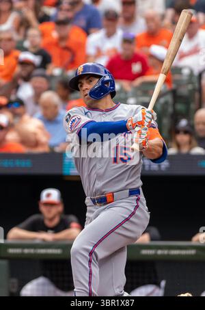 Baltimore, États-Unis. 10 juillet 2025. BALTIMORE, MD - 10 JUILLET : Tyrone Taylor (15 ans), l'outfielder des New York mets, frappe haut et long lors d'un match MLB entre les Orioles de Baltimore et les mets de New York, le 10 juillet 2025, à Oriole Park à Camden Yards, à Baltimore, dans le Maryland. (Photo de Tony Quinn/SipaUSA) crédit : Sipa USA/Alamy Live News Banque D'Images