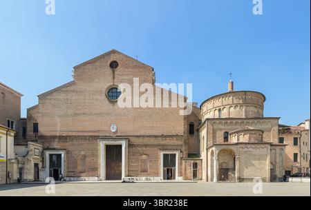 Façade de la cathédrale de Padoue (Duomo, Cattedrale di Santa Maria Assunta) et son Baptistère, Padoue, Italie Banque D'Images