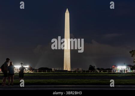 Washington DC, USA - 29 juin 2025 - photo de nuit du Washington Monument Banque D'Images