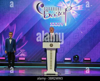 Vitebsk, Biélorussie. 10 juillet 2025. Le président biélorusse Alexander Loukachenko s'adresse au 34e Festival international des arts 'Slavianski Bazaar' à Vitebsk, Biélorussie, le 10 juillet 2025. Le festival a débuté jeudi à Vitebsk en Biélorussie, réunissant des interprètes, des artistes et des groupes créatifs de premier plan du monde entier. Crédit : Henadz Zhinkov/Xinhua/Alamy Live News Banque D'Images