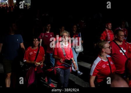 Genève, Suisse. 10 juillet 2025. Genève, Suisse, 10 juillet 2025 : fan de la Suisse avant le match UEFA Womens EURO 2025 Groupe A entre la Finlande et la Suisse au stade de Genève, Suisse. (Pedro Porru/SheKicks/SPP) crédit : SPP Sport Press photo. /Alamy Live News Banque D'Images