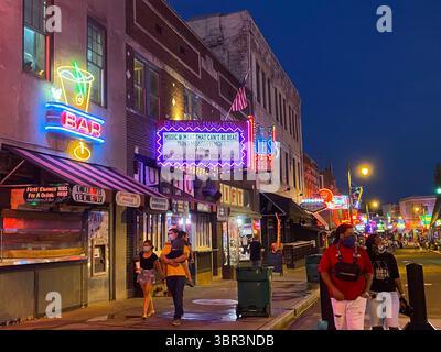 10 juillet 2020, Memphis, Tennessee, États-Unis : Beale Street, une destination de voyage populaire et une rue emblématique à Memphis, Tennessee le 10 juillet 2020. Les foules sont maigres en raison de la pandémie de COVID-19, car moins de gens voyagent cet été. Memphis abrite une vaste liste de projets de revitalisation urbaine. (Crédit image : © Karen Focht/ZUMA Wire) Banque D'Images