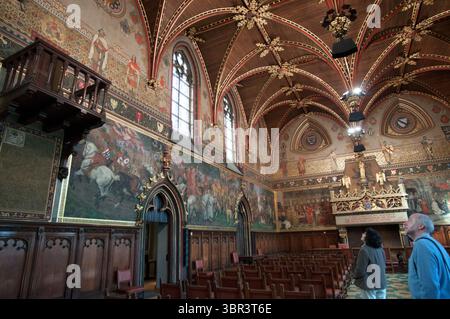 19 septembre 2010, Bruges, Flandre occidentale, Belgique : plafond voûté de la salle gothique à l'intérieur de la mairie, Bruges, Belgique, Europe. Ce bâtiment gothique a été construit entre 1376 et 1420 ; il a été l'un des premiers hôtels de ville monumentaux des pays-Bas et le plus ancien bâtiment civil de Belgique. À l'avant, six fenêtres gothiques entourées de 48 statues représentant des figures royales et bibliques. Les statues originales ont été démolies au lendemain de la Révolution française. (Crédit image : © Sergi ReboredoZUMA Wire) Banque D'Images