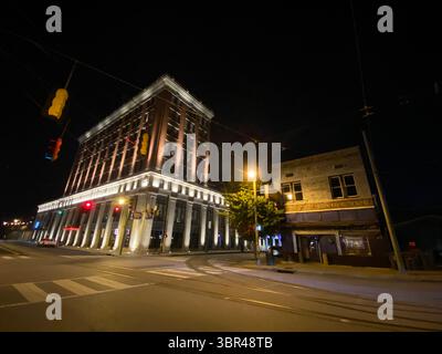 10 juillet 2020, Memphis, Tennessee, États-Unis : de nombreux bars et restaurants du centre-ville de Memphis ont été fermés en raison de préoccupations liées à la pandémie de COVID-19. 16 propriétaires de bars qui ont été fermés la semaine dernière en raison de préoccupations au sujet de la propagation du COVID-19Ãs ont poursuivi le département de la santé du comté de Shelby en vue d’annuler la directive. Les poursuites intentées devant le tribunal de district des États-Unis à Memphis le lundi 13 juillet, soutiennent que la directive du ministère de la santé distingue injustement les bars et les restaurants à service limité pour la mesure d'exécution. Il existe un libellé législatif qui exempte les établissements situés dans le quartier historique de Beale Street Banque D'Images