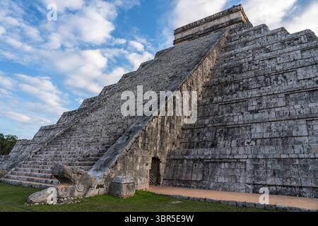 15 janvier 2019, Chichen Itza, Yucatan, Mexique : El Castillo ou Temple de Kukulkan est la plus grande pyramide dans les ruines de la grande ville maya de Chichen Itza, Yucatan, Mexique. La ville préhispanique de Chichen-Itza est classée au patrimoine mondial de l'UNESCO. (Crédit image : © Jon G. Fuller/VW pics via ZUMA Wire) Banque D'Images