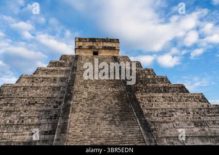 15 janvier 2019, Chichen Itza, Yucatan, Mexique : El Castillo ou Temple de Kukulkan est la plus grande pyramide dans les ruines de la grande ville maya de Chichen Itza, Yucatan, Mexique. La ville préhispanique de Chichen-Itza est classée au patrimoine mondial de l'UNESCO. (Crédit image : © Jon G. Fuller/VW pics via ZUMA Wire) Banque D'Images