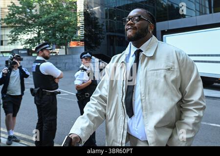 Londres, Angleterre, Royaume-Uni. 11 juillet 2025. OMOLOLU AKINLOLU, également connu sous le nom de HOODYBABY, arrive à Southwark Crown court à Londres pour une audience de plaidoyer et de préparation du procès. Le rappeur américain est accusé aux côtés de Chris Brown dans le cadre d'une agression présumée dans une boîte de nuit en février 2023. (Crédit image : © Thomas Krych/ZUMA Press Wire) USAGE ÉDITORIAL SEULEMENT ! Non destiné à UN USAGE commercial ! Banque D'Images