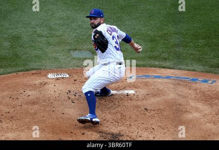 26 juillet 2020, Chicago, il, États-Unis : le lanceur de départ des Chicago Cubs Tyler Chatwood livre aux Milwaukee Brewers en première manche le dimanche 26 juillet 2020 au Wrigley Field à Chicago. (Crédit image : © TNS via ZUMA Wire) Banque D'Images