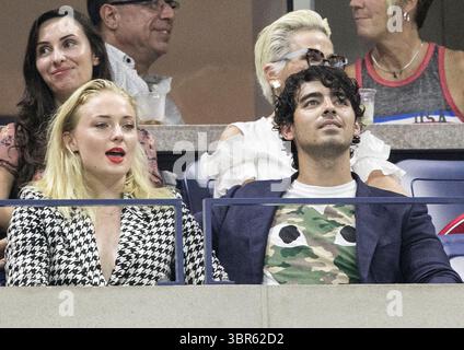 27 juillet 2020, Los Angeles, Californie, USA : Sophie Turner et Joe Jonas annoncent la naissance de leur premier bébé le lundi 27 juillet 2020. PHOTO DU DOSSIER : Joe Jonas et sa petite amie Sophie Turner assistent au jour 8 de l'US Open 2018 au USTA Billie Jean King National Tennis Center le lundi 3 septembre 2018 dans le quartier Flushing de l'arrondissement Queens de New York. JAVIER ROJAS/PI (crédit image : © Prensa Internacional via ZUMA Wire) Banque D'Images