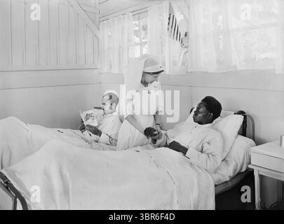 13 avril 2020, Neuilly, France : caserne de la Croix-Rouge américaine à l'hôpital Gen. Malterre, 58 rue Edouard Nortier, Neuilly, France, Lewis Wickes Hine, Collection de photographies de la Croix-Rouge nationale américaine, juillet 1918 (crédit image : © JT Vintage/Glasshouse via ZUMA Wire) Banque D'Images