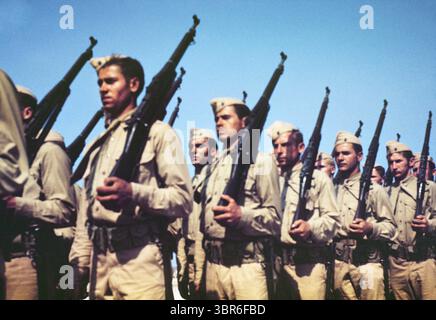27 mai 2020, Parris Island, Caroline du Sud, États-Unis : Marines Finishing Training, Parris Island, Caroline du Sud, États-Unis, Alfred T. Palmer, U.S. Office of War information, mai 1942 (crédit image : © JT Vintage/Glasshouse via ZUMA Wire) Banque D'Images
