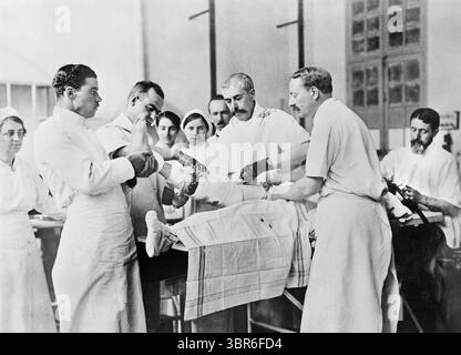 29 mai 2020, Paris, France : salle d'opération de l'hôpital américain, Paris, France, Collection de la Croix-Rouge américaine, 1918 (crédit image : © JT Vintage/Glasshouse via ZUMA Wire) Banque D'Images