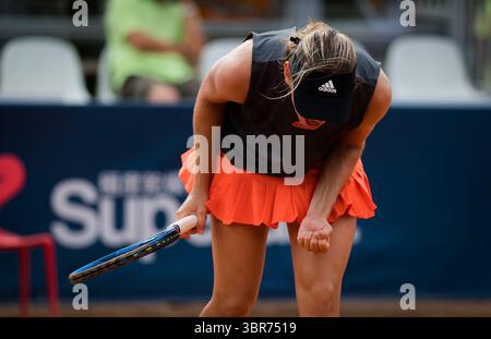 4 août 2020, Palerme, ITALIE : Kaja Juvan de Slovénie célèbre sa victoire contre Marketa Vondrousova de la République tchèque lors du tournoi international de tennis WTA Ladies Open 2020 de Palerme (crédit image : © Rob Prange/AFP7 via ZUMA Wire) Banque D'Images