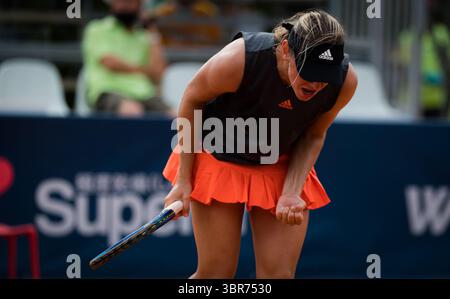 4 août 2020, Palerme, ITALIE : Kaja Juvan de Slovénie célèbre sa victoire contre Marketa Vondrousova de la République tchèque lors du tournoi international de tennis WTA Ladies Open 2020 de Palerme (crédit image : © Rob Prange/AFP7 via ZUMA Wire) Banque D'Images