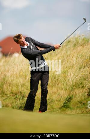 Chris Wood amateur sur le 9ème trou à l'Open Championship 2008, 3ème jour, Royal Birkdale GC, Merseyside, Royaume-Uni. Crédit photo : Mark Newcombe / www.visionsingolf.com L'Open Championship 2008 s'est déroulé du 17 au 20 juillet au Royal Birkdale Golf Club de Southport, en Angleterre. Cette édition du championnat a été marquée par des conditions météorologiques difficiles et un résultat spectaculaire et inattendu Banque D'Images