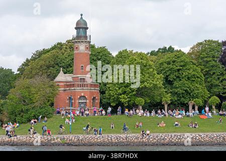 Vieux phare, spectateurs, Kiel week, Holtenau, Kiel, Schleswig-Holstein, Allemagne Banque D'Images