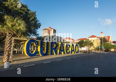 18 mars 2017, Curaçao : la statue de Curaçao dans le parc Queen Wilhelmina dans la section Punda de Willemstad, la capitale de l'île caribéenne de Curaçao dans les Antilles néerlandaises. La zone historique de Willemstad, ville intérieure et port, CuraÃ§ao est un site du patrimoine mondial de l'UNESCO. (Crédit image : © Jon G. Fuller, Jr/VW pics via ZUMA Wire) Banque D'Images