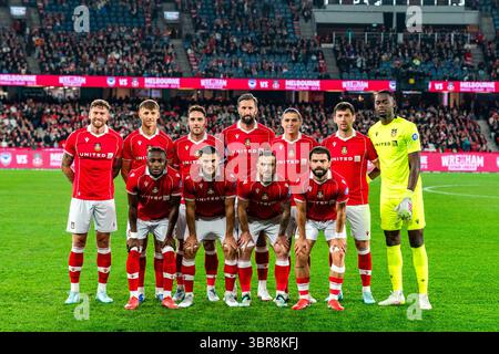 Cranbourne, Victoria, Australie. 11 juillet 2025. Les joueurs de Wrexham AFC posent pour une photo d'équipe pour le XI de départ avant le premier match du Wrexham Down Under Tour entre Melbourne Victory FC et Wrexham AFC au Marvel Stadium. (Crédit image : © James Forrester/ZUMA Press Wire) USAGE ÉDITORIAL SEULEMENT ! Non destiné à UN USAGE commercial ! Banque D'Images