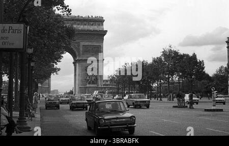 Paris, France - 1974 : vue de l'Arc de Triomphe Banque D'Images