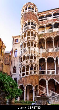 Le bel escalier Bovolo à Venise Banque D'Images
