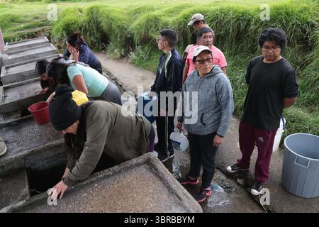 INCAPACITÉ D'APPROVISIONNEMENT EN EAU AU SUD DE QUITO 11 juillet 2025 habitants du quartier de San Martin, un des secteurs touchés au Sud de Quito par la pénurie de liquide vital après que les canalisations ont été touchées par une inondation dans le secteur de la mica QUITO PICHINCHA QUITO soi DESABASTECIMIENTODEAGUASURDEQUITO 5cbc4dca48baeb4d305e1e1e1e2dd41e9f Copyright : xLAPOx Banque D'Images