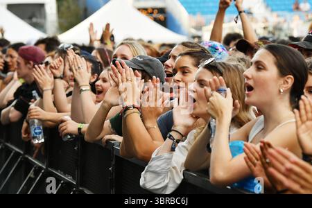 Québec, Canada. 10 juillet 2025. Les fans acclament pendant le Festival d'été de Québec. Crédit : SOPA images Limited/Alamy Live News Banque D'Images