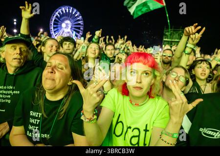 Trencin, Slovaquie. 11 juillet 2025. Les spectateurs de la foule sous scène sont vus le Pohoda Festival 2025 à l'aéroport de Trencin. Le festival Pohoda est le plus grand festival de musique d'été en plein air. (Photo de Tomas Tkacik/SOPA images/SIPA USA) crédit : SIPA USA/Alamy Live News Banque D'Images