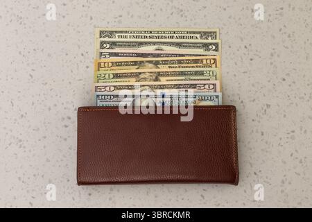 Dollar américain ensemble complet de billets de banque en coupures croissantes dans le portefeuille Banque D'Images