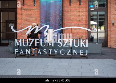 Varsovie, Pologne 28 juin 2025 Musée de l’art fantastique dans l’ancienne distillerie de vodka de Varsovie « Koneser ». Situé au coeur de Praga-Północ Banque D'Images