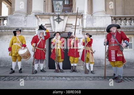 Londres, Royaume-Uni. 12 juillet 2025. L'événement du week-end de l'âge d'or de la piraterie s'est tenu dans le parc de l'Old Royal Naval College à Greenwich. « L’âge d’or de la piraterie » est généralement défini comme la période entre 1650 et 1720, au cours de laquelle plus de 5 000 pirates auraient navigué sur les mers. Crédit : Guy Corbishley/Alamy Live News Banque D'Images